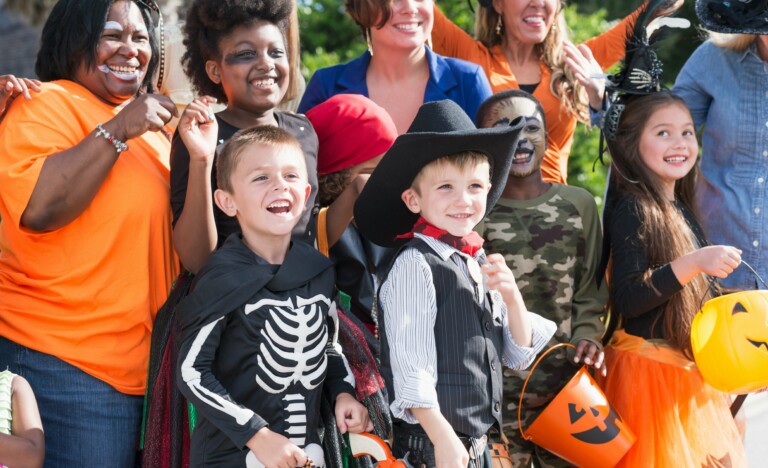 this-mom-thinks-her-neighborhoods-halloween-decorations-are-too-scary